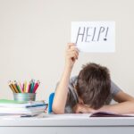 Compiti e studenti, a Roma il modello che sposta lo studio a scuola per contrastare distrazioni e uso dell’intelligenza artificiale
