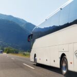 Paura a Sesto Fiorentino, autobus in gita scolastica esce di strada: lievi ferite per gli studenti a causa dei vetri infranti